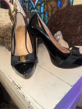Salvatore Ferragamo Black Patent Leather Bow Pumps with Gold Accent